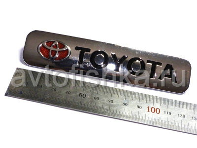 Эмблема на решетку радиатора с логотипом Toyota
