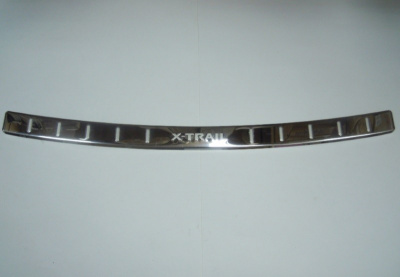 Nissan X-Trail (14–) Накладка на задний бампер, нерж., с логотипом